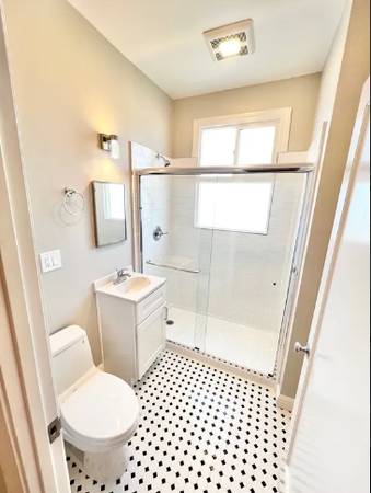 $1,250 / 1br - ¡UBICACIÓN PRIVILEGIADA! Impresionantes vistas de las Painted Ladies - Moderno de 1 habitación (700 Steiner St San Francisco, CA)63869455645187123