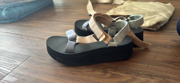 Teva platform Sandal W- 7.5 1