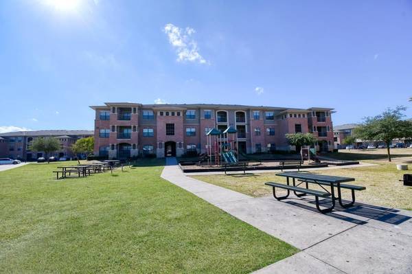 $1,139 / 1hab - 742ft2 - Seis Planos de Piso, Cancha Deportiva, Centro de Lavandería, Sala de Desarrollo Infantil63796327369219124
