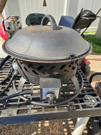 Outdoor Propane Gas Firepit with Locking Lid - $50 (Croydon)63471187101825121