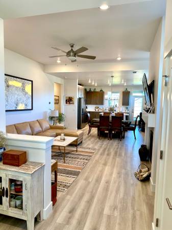 $3,200 / 3br - 1384ft2 - 4703 SW Badger Creek Drive  ** 50% off 1st month rent** (Redmond)63839291401859122