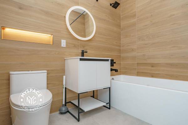 $2,950 Massive Studio with Laundry in unit! (Williamsburg)63788361071107124