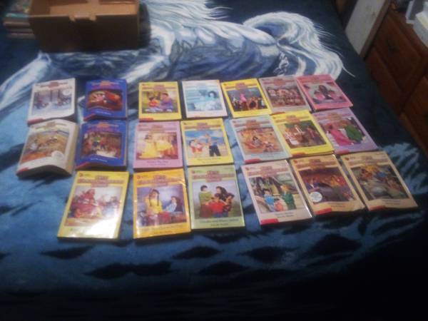 LOT OF 20 THE BABYSITTERS CLUB BOOKS (ANN MARTIN) 1