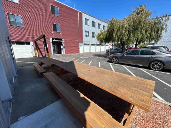 $560 Brush Off Your Worries - Creative Studio Spaces Available! (berkeley)63847328669057124