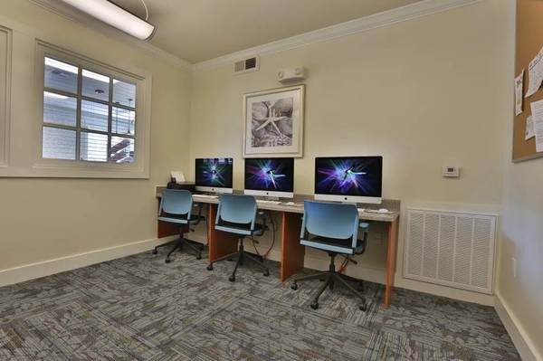 $1,453 / 1br - 770ft2 - Snuggle up with FIDO in our charming 1 bd, 1 ba! We're pet-friendly! (La Porte)63924170459267121