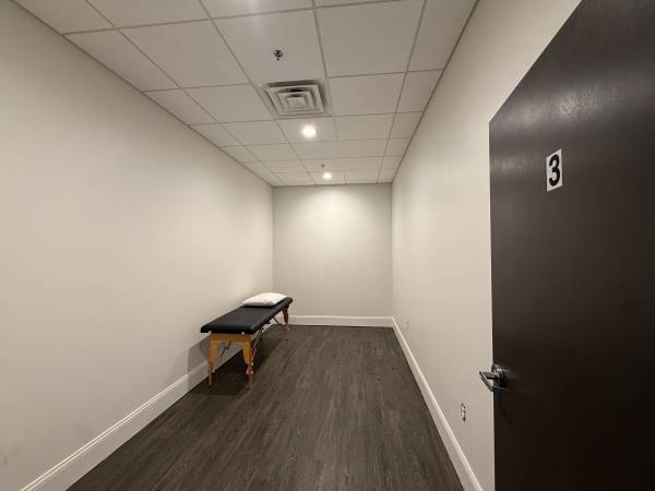 $400 / 220ft2 - 💖✨ Suite de salón disponible – ¡Ubicación en la Ruta 1! ✨💖 (Peabody)63996405429123123