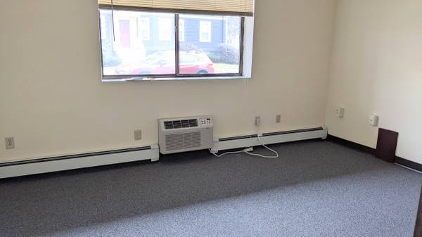 $1,200 East Arlington commercial space / HEAT INC/ On busline (Arlington)63863137541763123