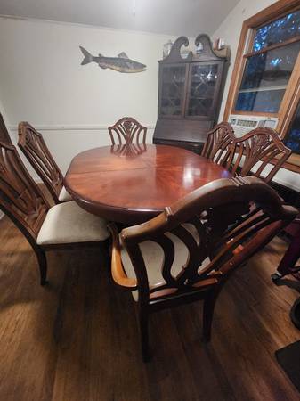 Beautiful Solid Cherry Oval Dining Table & 6 Matching Chairs 1