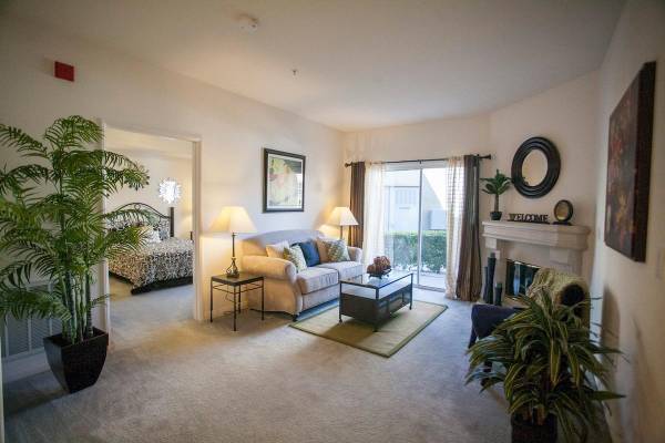 $2,200 / 2br - Remarkable Value. Unbeatable Location!64028081664769120
