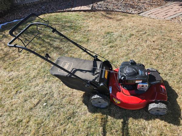 Toro Vortex front wheel drive, bag/mulch mower with bag 1