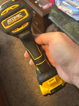 Dewalt taladro 1/2” Atomic 20v, 3 baterías y cargador - $12063435874731649123