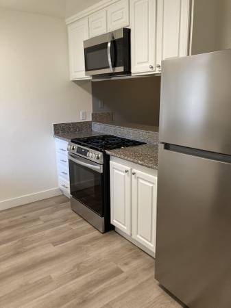 $2,370 / 1br - 650ft2 - Visit Your New Home, Internet Access, Cable TV Available (Camarillo)63800711696001122