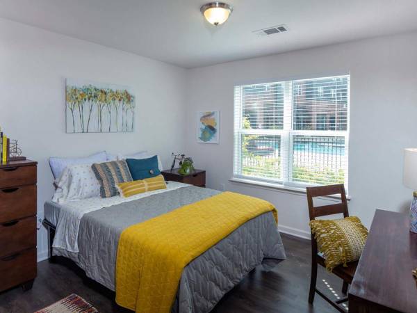 $765 / 2br - 931ft2 - Fire Pit, Walk to Kroger, Planet Fitness & more!, High Speed Internet (Louisville, KY)64008826036097121