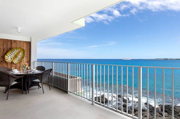 $1,200,000 / 2br - 763ft2 - Total Ocean Front Remodeled and Furnished Condo (Kailua Kona)63939663014275122