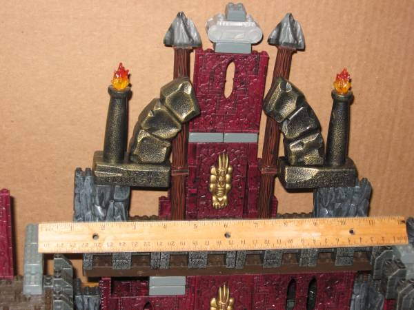Lego Castillo y Piezas Varias Adicionales - $20 (Marysville)63471419696899121
