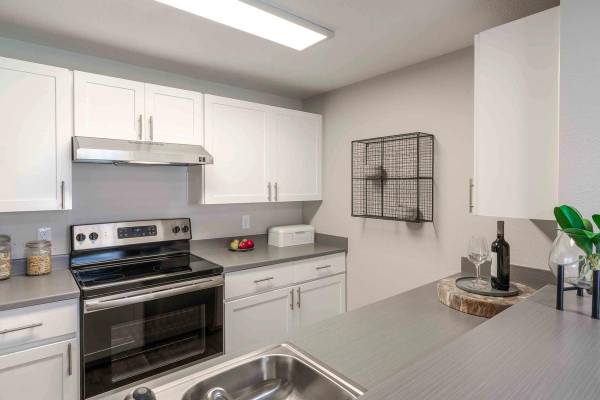 $1,955 / 2br - 825ft2 - Stainless steel appliances, Washer/Dryer, Patio/Balcony with storage63672636717569120