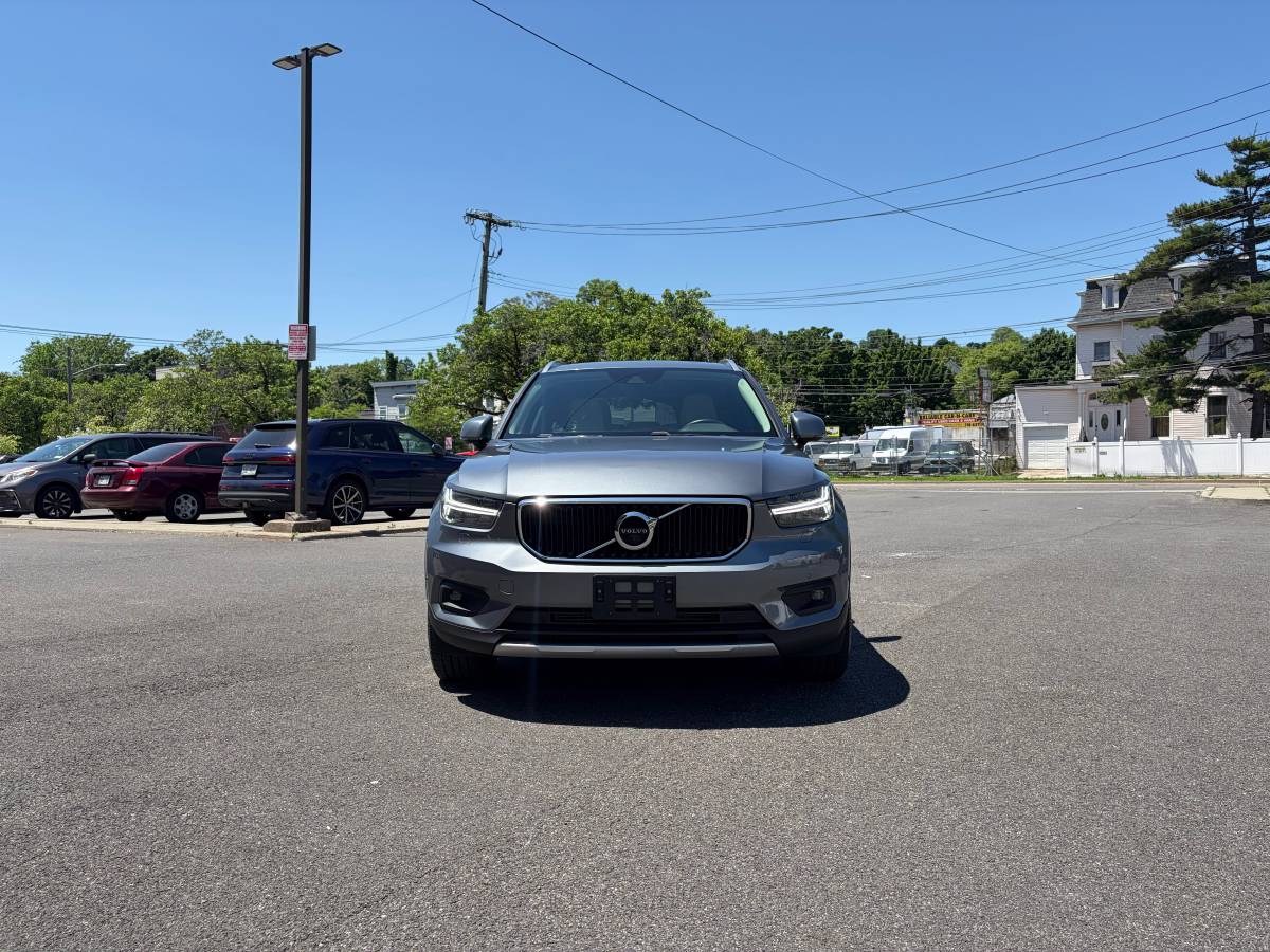 2019 Volvo XC40 T5 Momentum 2.0L AWD Fully Loaded (360 Cams, Panorama)