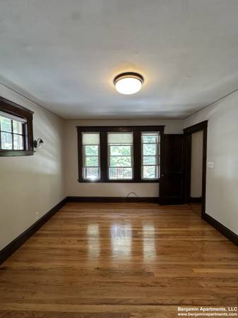 $2,650 / 2br - **NO FEE ** Avail NOW ** 1 Parking included ** video tour available (Jamaica Plain)64186292970498123