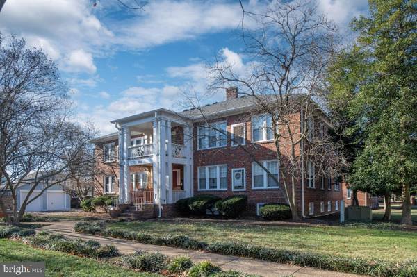 $1950.00 / 1br - 438ft2 - Charming corner unit in the heart of Del Ray63895919611394120