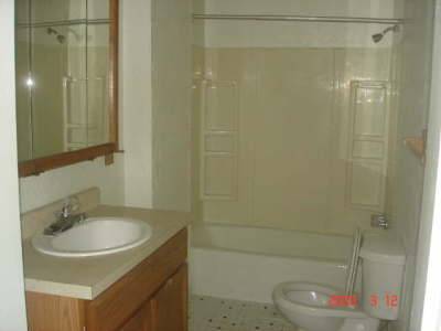 $1,000 / 1br - Large 1 Bedroom64013203635329121