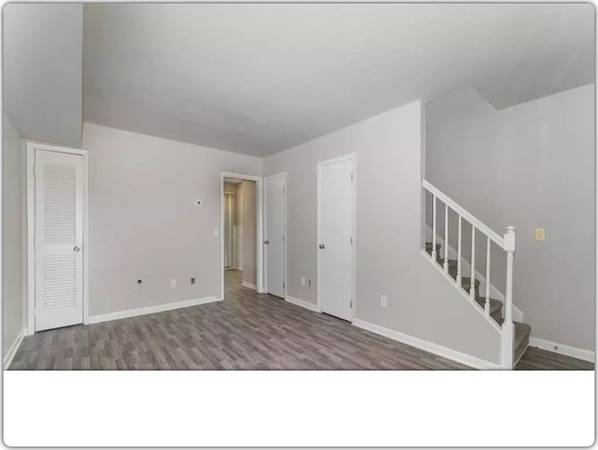 $1,195 / 2br - 1039ft2 - Beautiful 1039 Sq Foot 2 bed / 1.5 bath in peaceful quiet neighborhood (Greensboro)64027275600387120