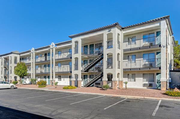 $299 / 1br - "Weekly and extended stay rates, On-site courtesy patrol" (3684 paradise rd, las vegas , NV)63859501122177122