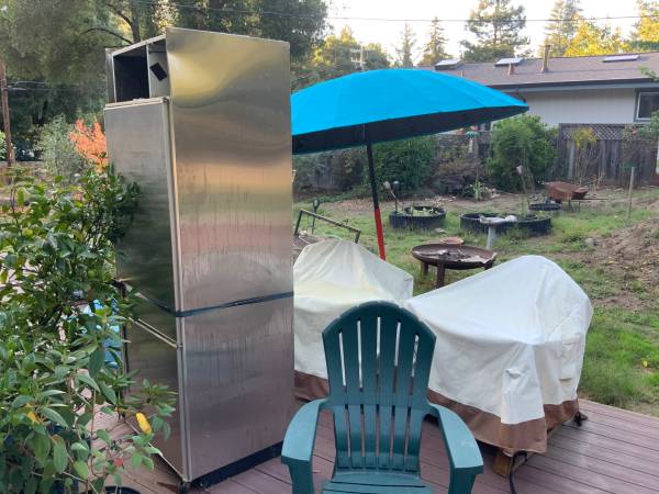 Dead Dead SubZero 211RFD refrigerator 1