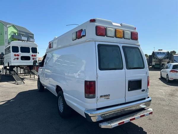 2011 Ford Econoline 350 Ambulance - Photo 13