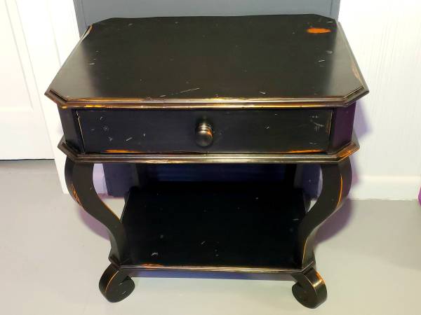 BEAUTIFUL BLACK SATIN END TABLE/NIGHTSTAND/ENTRY TABLE 1