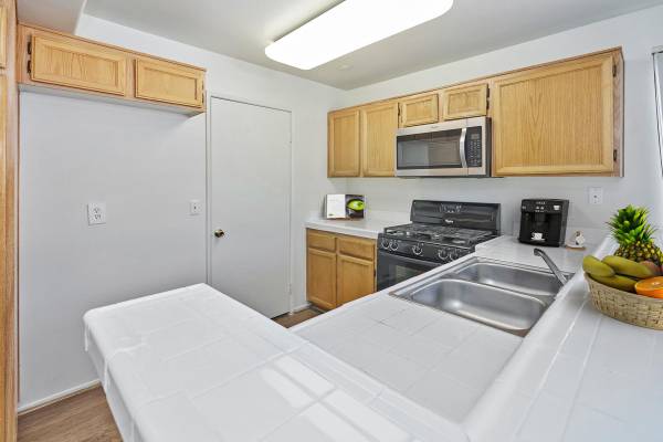$2,719 / 2br - 957ft2 - Beautiful 2-Bedroom Townhome Hardwood Floors + In-Unit Washer & Dryer (18005 W. Anne's Circle, Los Angeles, CA)63700899825027121