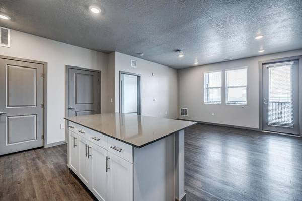 $1,799 / 3br - 1301ft2 - Clubhouse, Window Coverings, Pool, Walk-In Closets63670955630467120