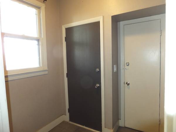 $1000.00 / 1br - 2000ft2 - 837 Oxford Lane   Unit 101  Main Level Room For Rent63658247295489122