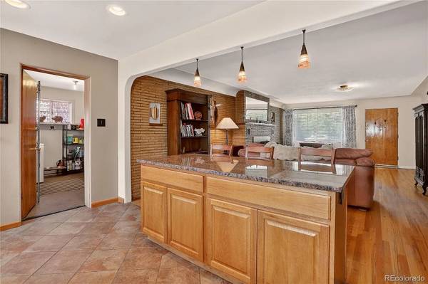 $1,765 / 2br - 1305ft2 - Bright 2BR Close to US-36 (Westminster > Harris Park)63973502361218122