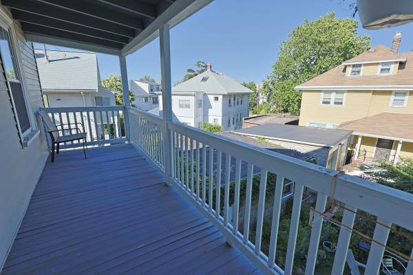 $3,000 / 3br - 1350ft2 - Large 3 Bed, Free Laundry, Watertown by Fresh Pond, Avail Now (Watertown)63996405313922124