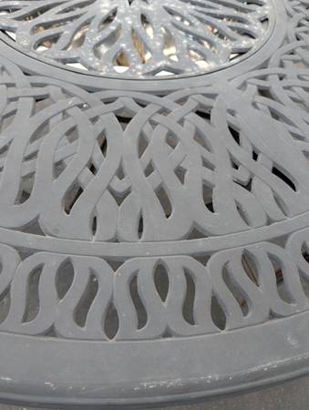Tropitone ice bucket table 52x22h - $275 (Tracy)63471027283459123
