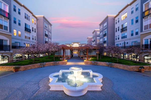 $5,525 / 2br - 1195ft2 - Must-See! Spacious 2 BR Steps from Parks, Shops & Dining (san jose west)63682761141123122