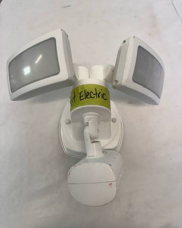 Feit Electric Smart Floodlight Security Camera 1