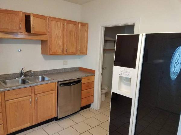 $1,625 / 5 hab - Amplio apartamento de 5 habitaciones cerca de The Village y BSU, alquiler reducido (Muncie, Indiana)63680211384065122