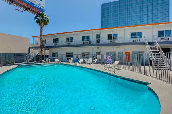 $402 Laundry Onsite, Handicap Accessible, Studio Apartments near the strip63859499009281124