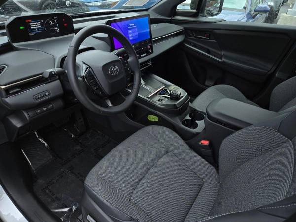 2026 Toyota BZ XLE - Photo 8