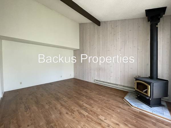 $4,100 / 4br - 2100ft2 - Beautiful home in gated Indian Springs -Off Hwy 68 (Vasquez Ct - S. Salinas)64009497304323121