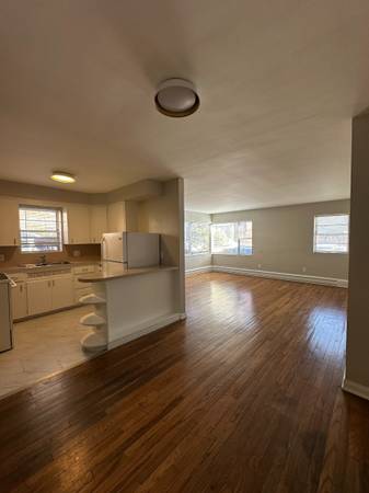 Akron Charming First Floor One Bedroom - Room for Rent