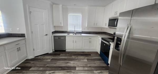 🏡 Spacious 3 Bed, 2 Bath Available at Woodland Estates! ✨ 1