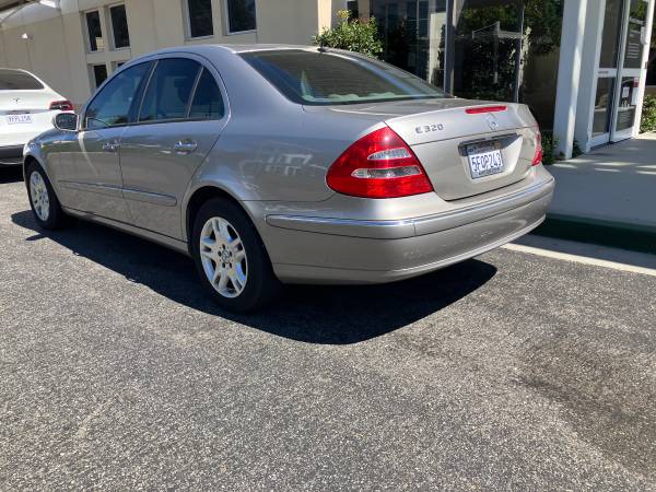 Mercedes E320 del 2004, 204 mil km, - 2100 USD (sur de San José)63470586362499124