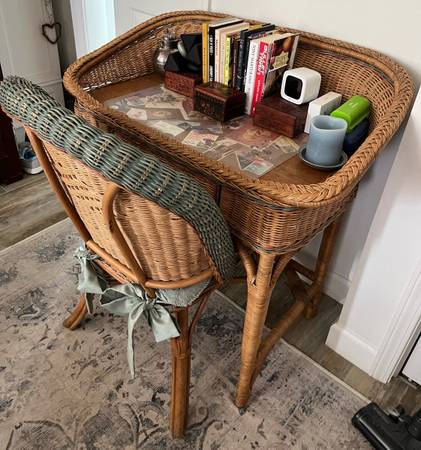 Wicker desk & chair 1