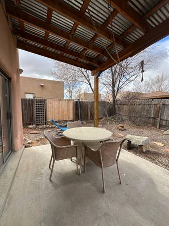 $900 big room (Off Agua Fría between Siler and Osage))63659763621251124