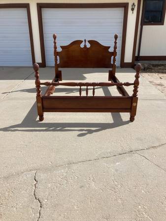 Pineapple bed frame 1