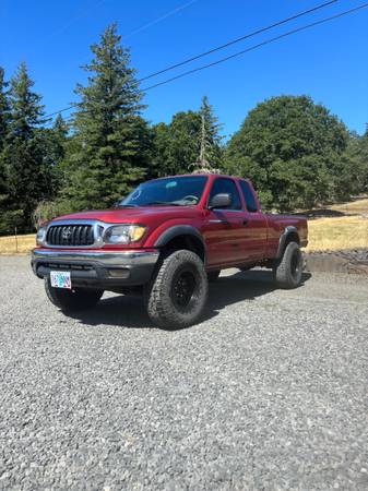 2001 Toyota Tacoma sr5 4x4 - $13,000 (Líbano)63470782872577121