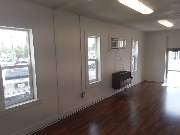 $795 / 270ft2 - Oficina Pequeña o Espacio de Servicio en S Broadway (Englewood)64150942580353121
