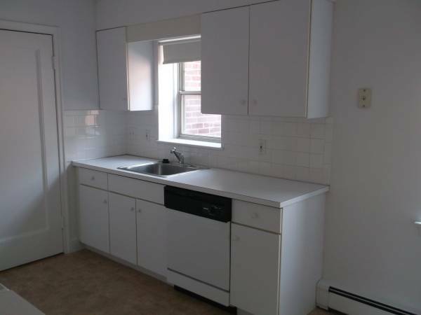 $2,750 / 2br - Fantastic Location,  2 bedroom with low upfront costs. Newton Corner (Newton)63810113318785121